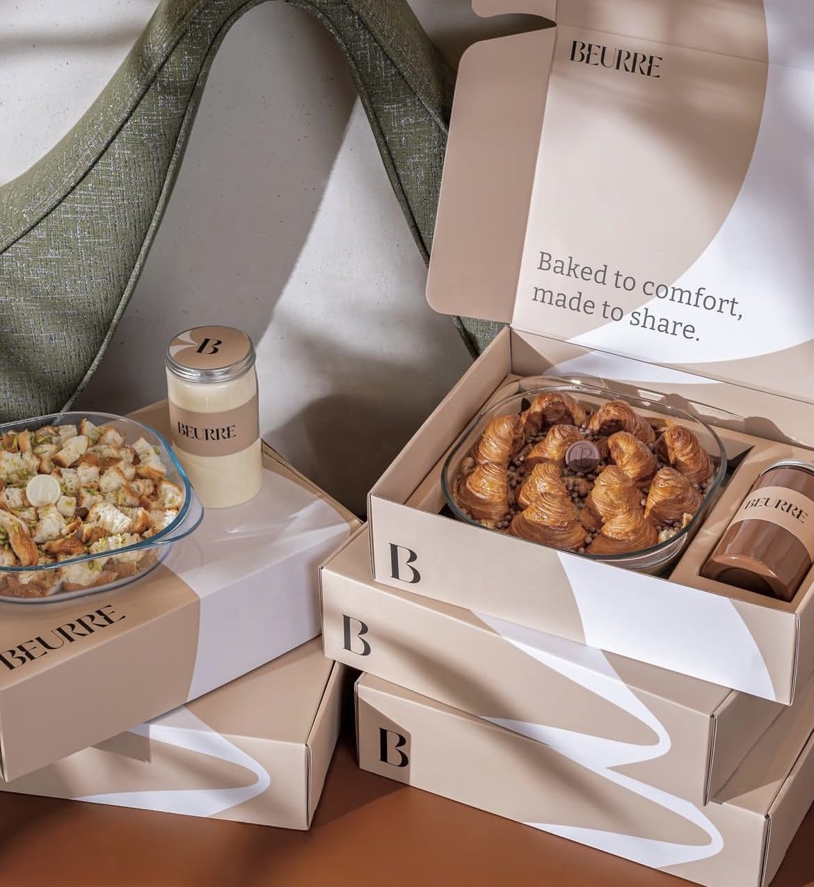 High-quality Customised Macaron Cake Tart Snacks Food Packaging Cardboard Gift Box (with Plastic Insert)