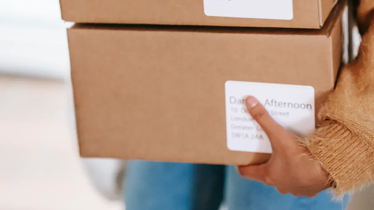 自粘拉链瓦楞纸邮寄盒的三种优势胜过旧式运输纸箱