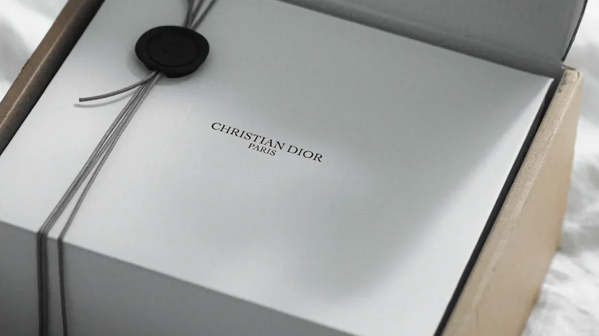 定制印刷Logo邮件的8种方式，彻底改变开箱体验和零售展示