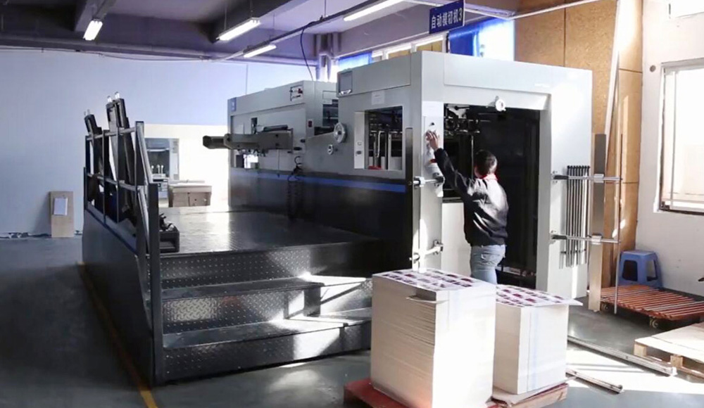 AUTOMATIC-DIE-CUTTING.jpg