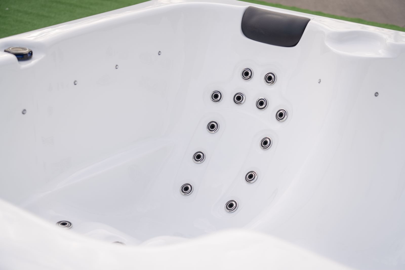 Balboa whirlpool spa small 2 3 person hot tubs with lounger