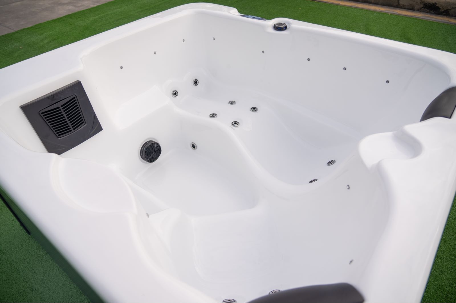 Balboa whirlpool spa small 2 3 person hot tubs with lounger