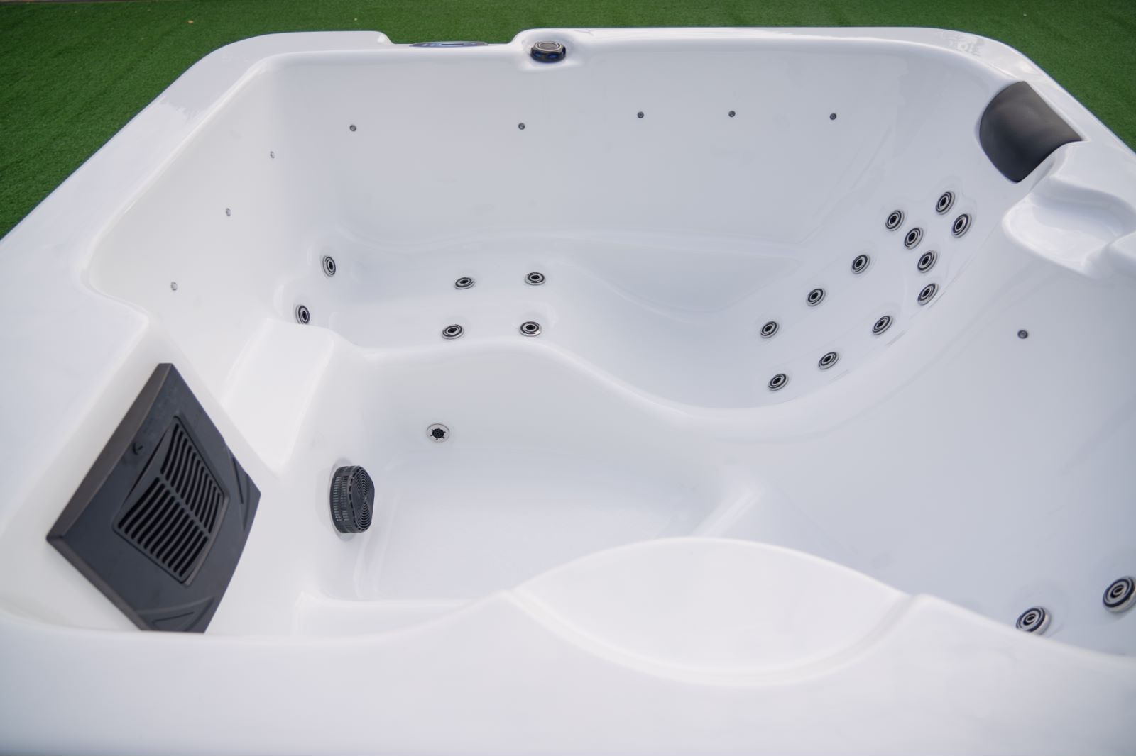 Balboa whirlpool spa small 2 3 person hot tubs with lounger