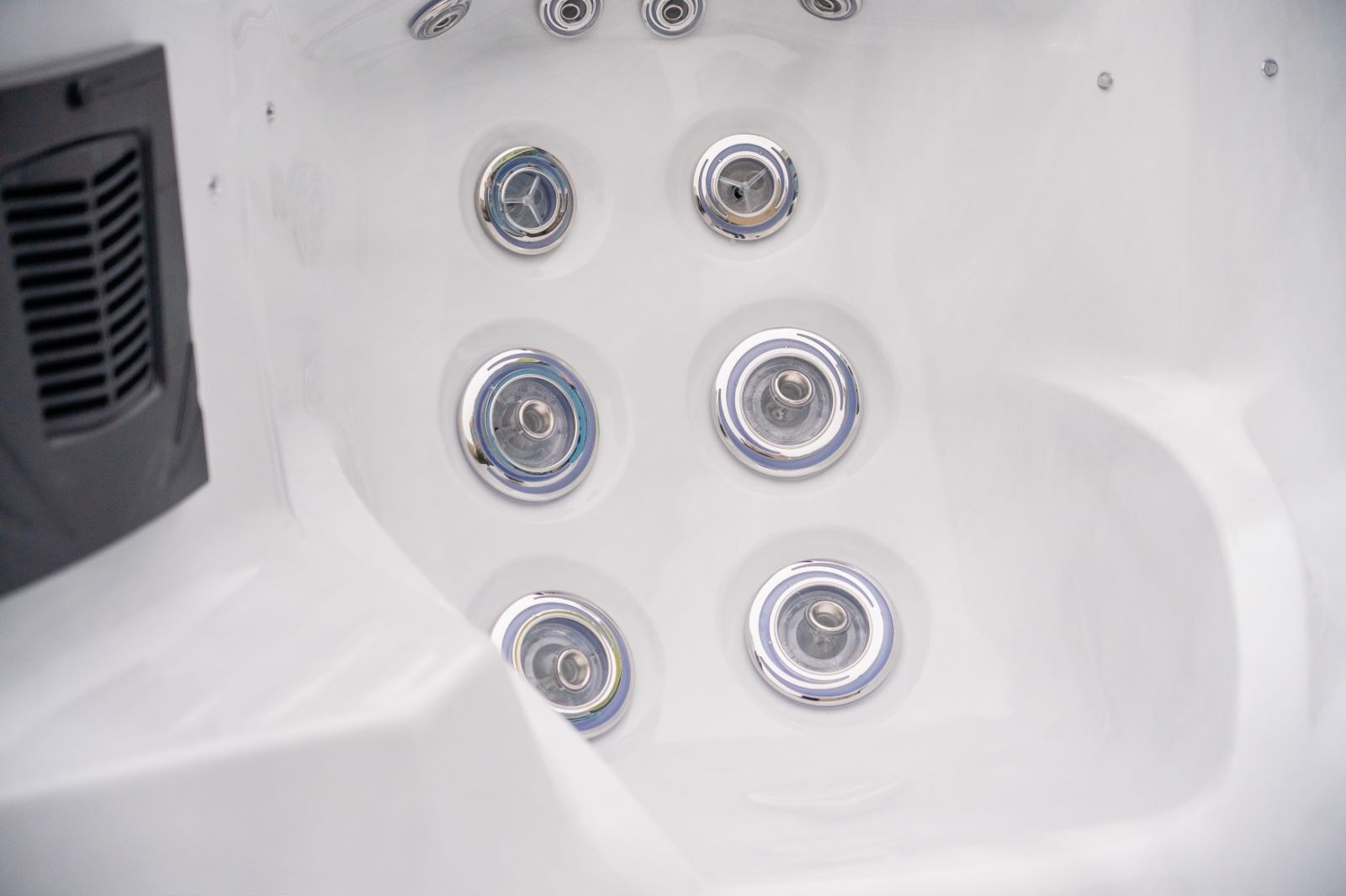 5.8m outdoor garden leisure swim spas