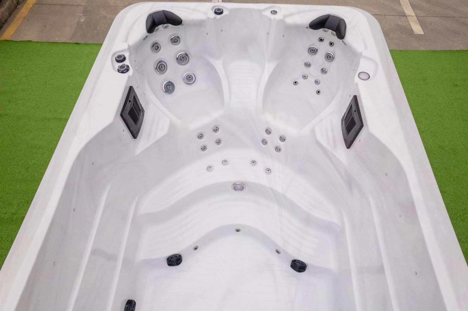 5.8m outdoor garden leisure swim spas