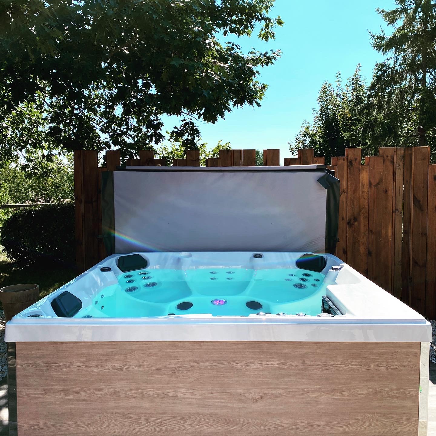 Modern Backyard Hot Tub Hot Water Tub Outdoor