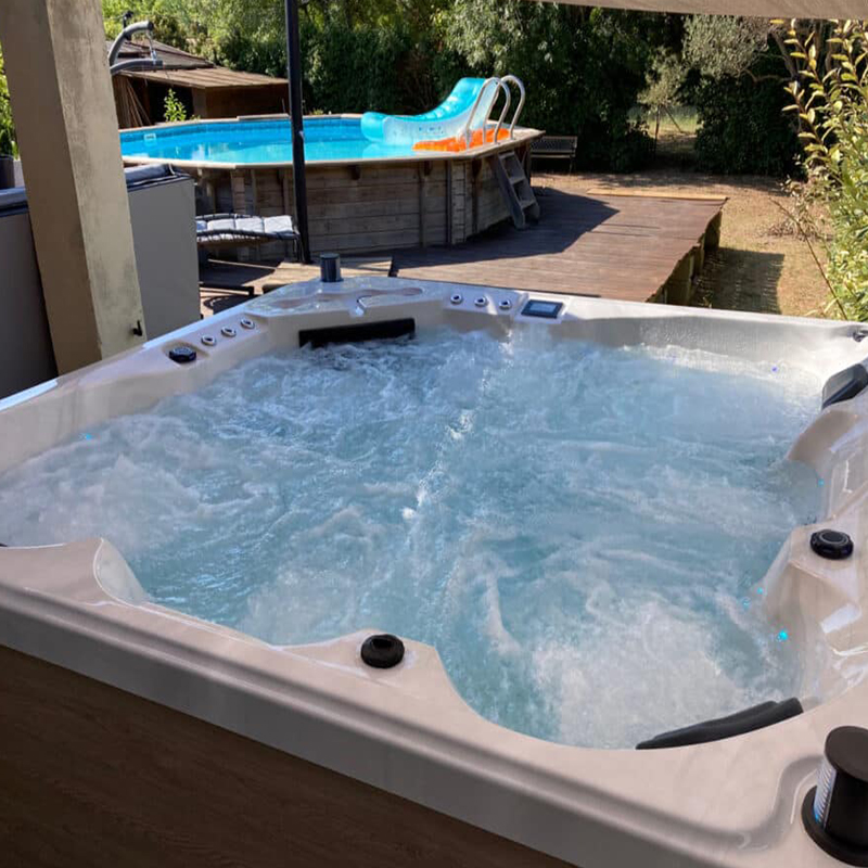outdoor jacuzzi tub