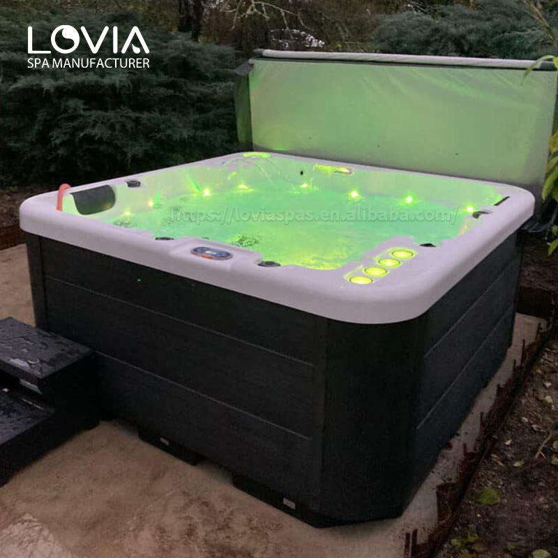 outdoor hot tub