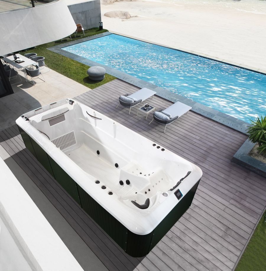 What are the safety warning signs for an outdoor jacuzzi tub?