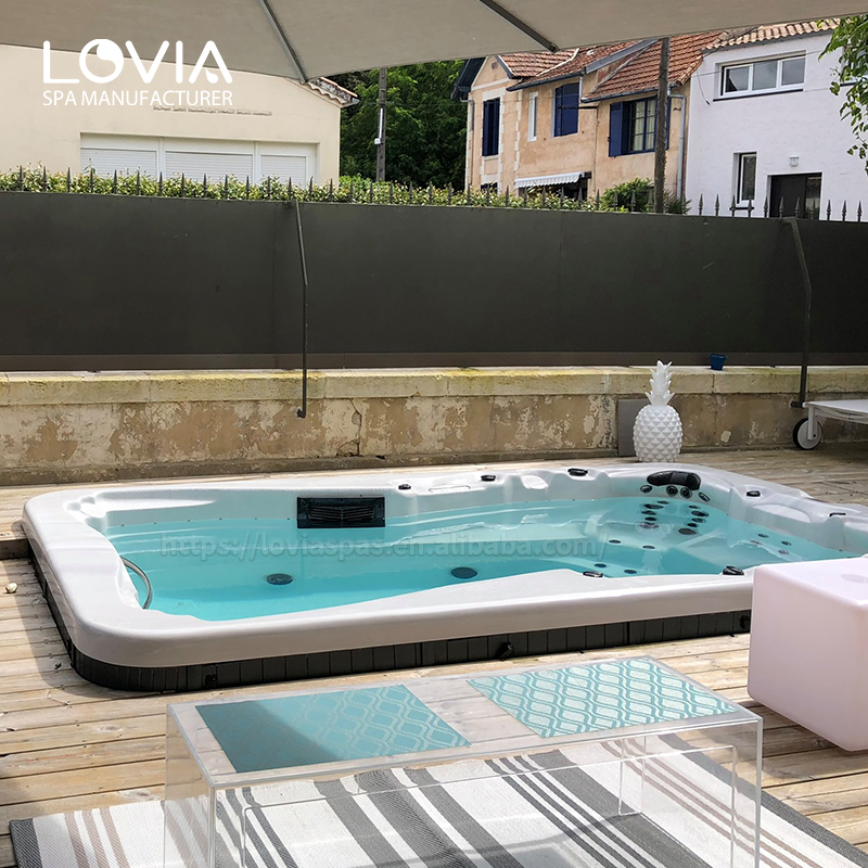 What are the benefits of using an outdoor spa hot tub?