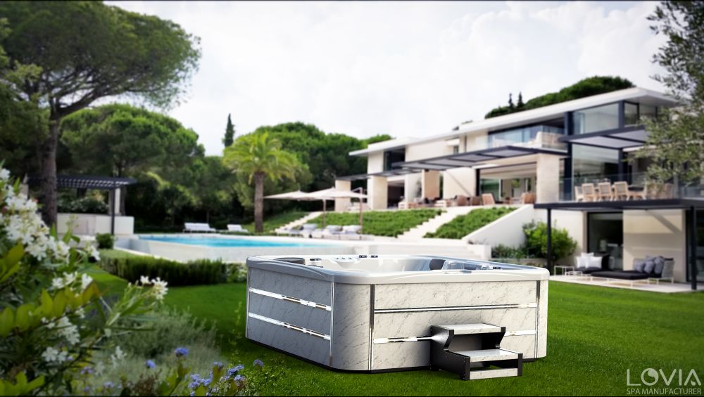 Is the outdoor spa hot tub suitable for all seasons?