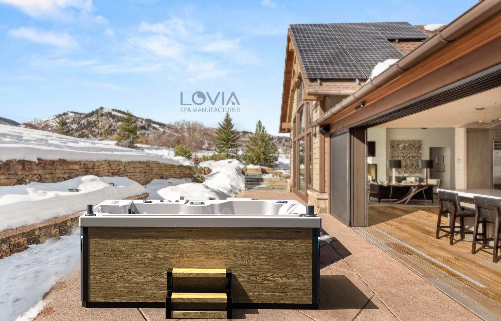 What kind of outdoor massage bathtub is suitable for home use?