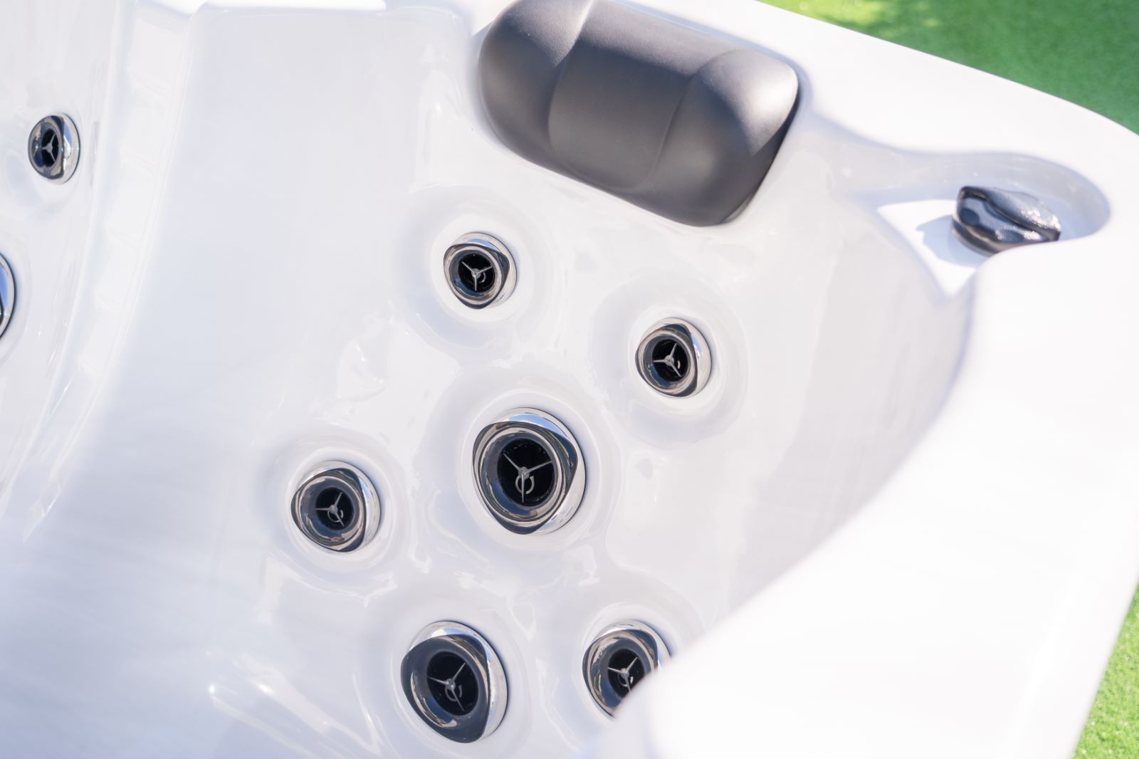 31 Jets acrylic family massage whirlpool hot tub