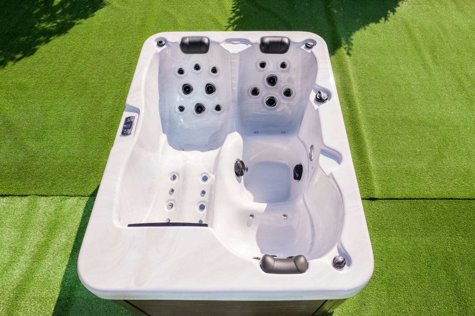31 Jets acrylic family massage whirlpool hot tub