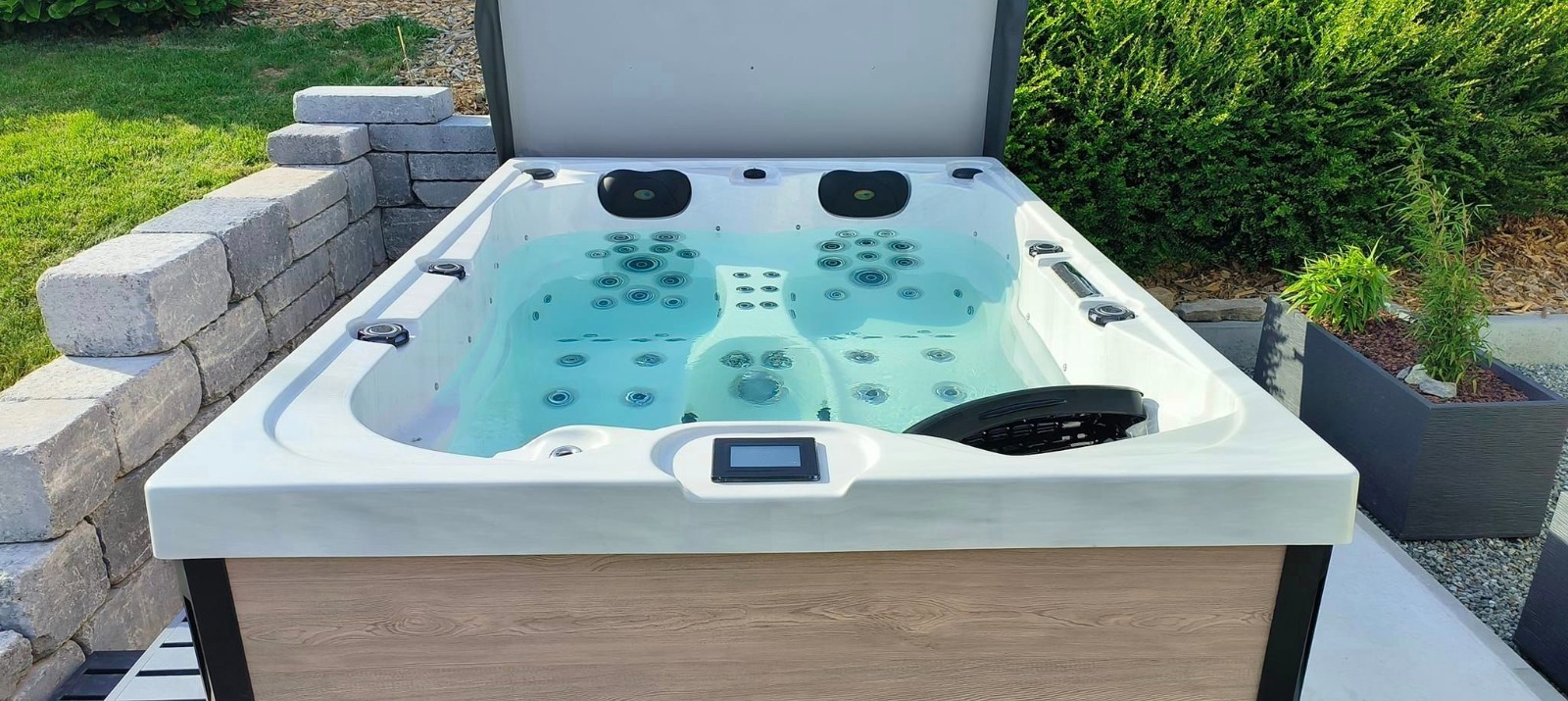 small hot tub for patio