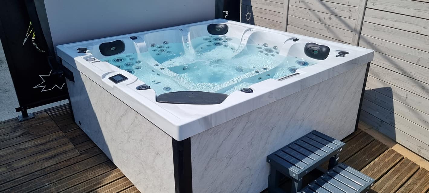 luxury outdoor hot tubs luxury outdoor hot tubs