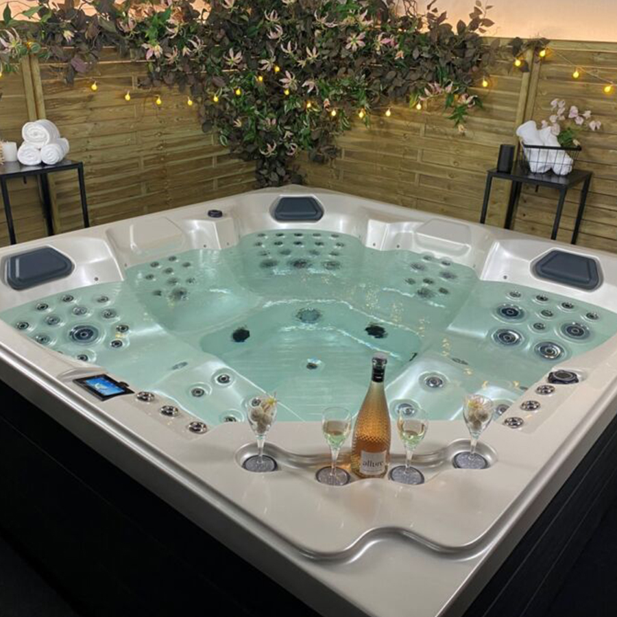 Tips for Your Next Modern Hot Tub Date Night