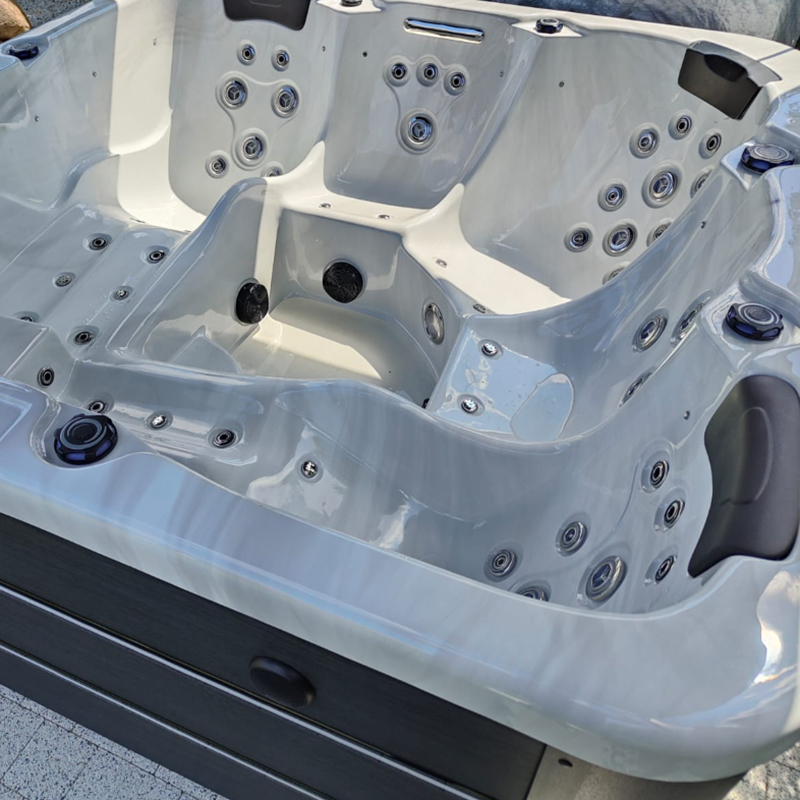 How hot should an outdoor hot tub be when not in use?