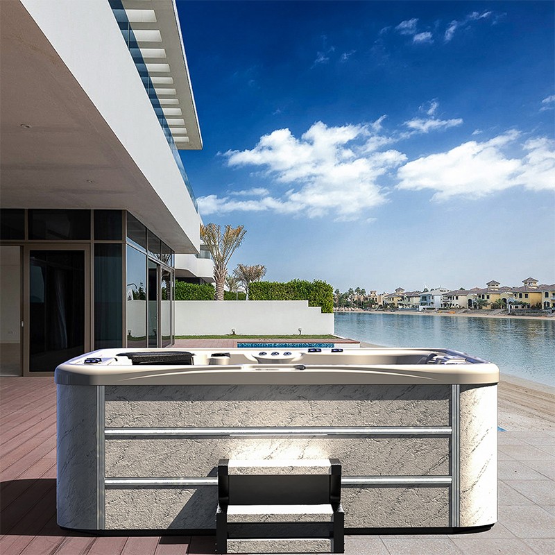 outdoor hot bathtub