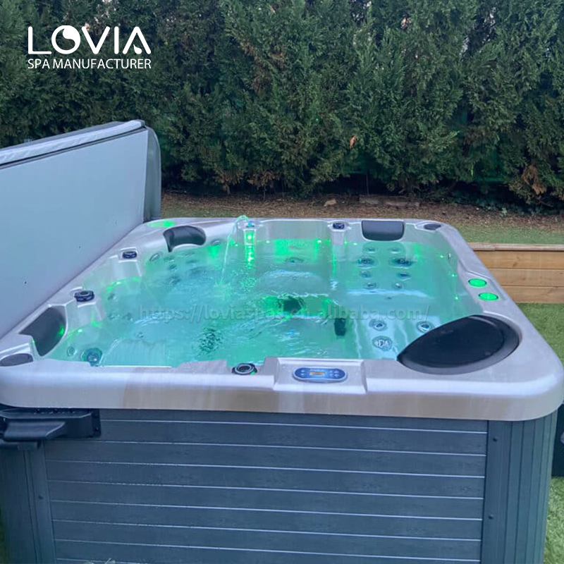 What weather is best for outdoor spa hot tubs?