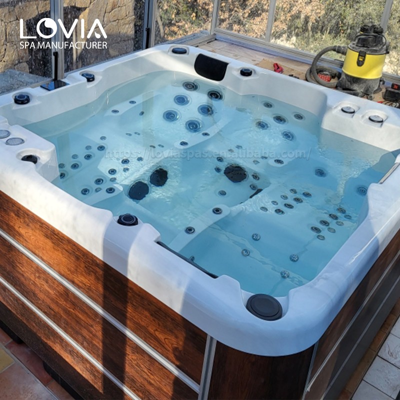 outdoor spa hot tub