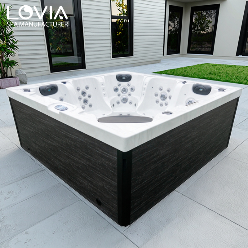 Comment nettoyer l'intérieur d'un jacuzzi extérieur ?