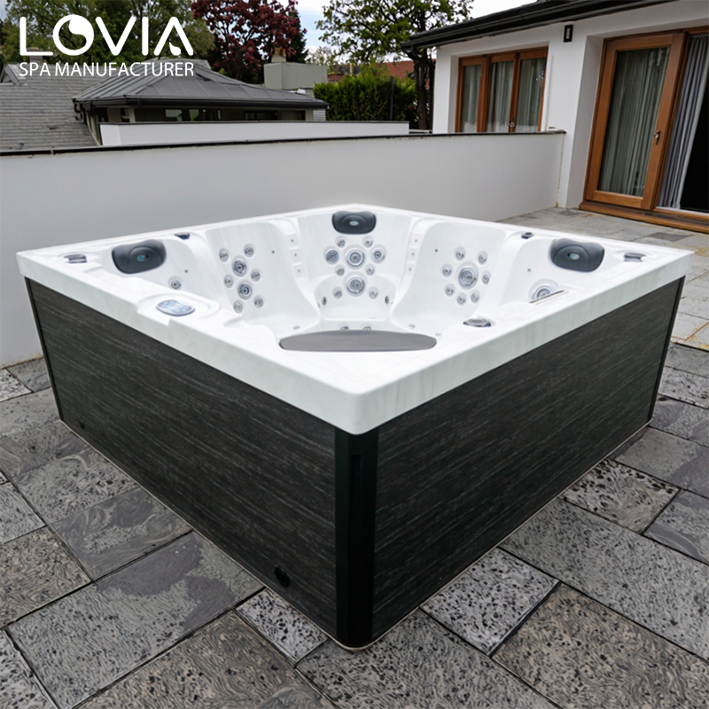 Que tipo de espaço exterior é adequado para uma jacuzzi?