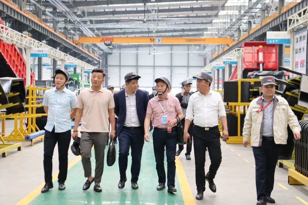 China National Heavy Duty Truck Group and Huzhou Slag and Soil Association conducted a research on Qihang Factory China National Heavy Duty Truck Group and Huzhou Slag and Soil Association conducted a research on Qihang Factory