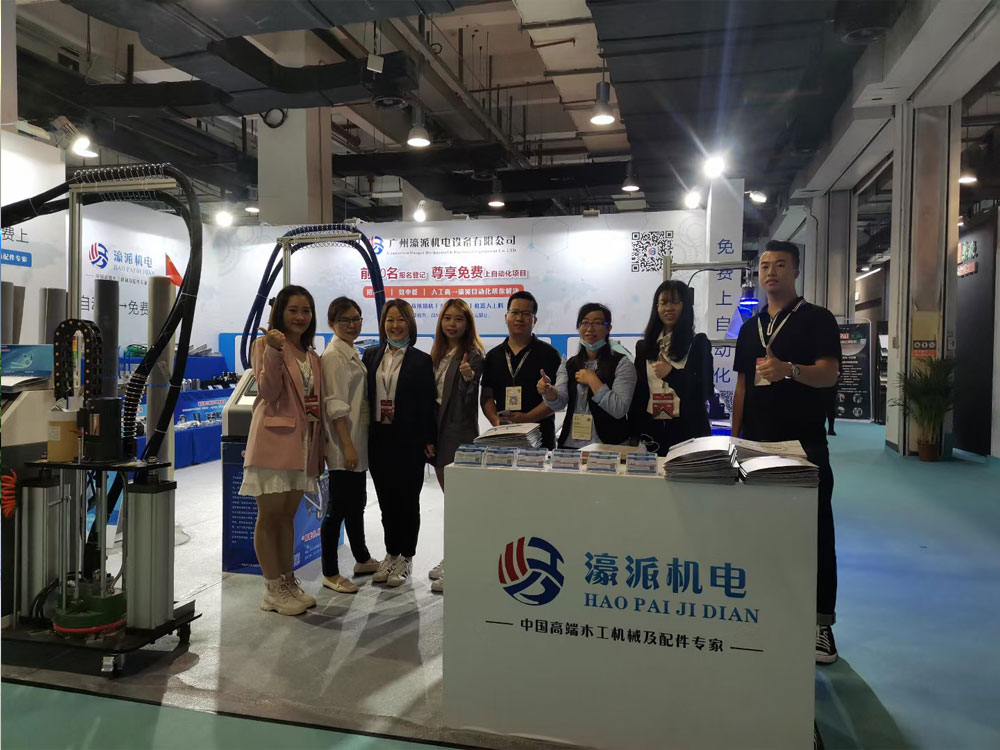 Exhibition and Customer Group Photo
