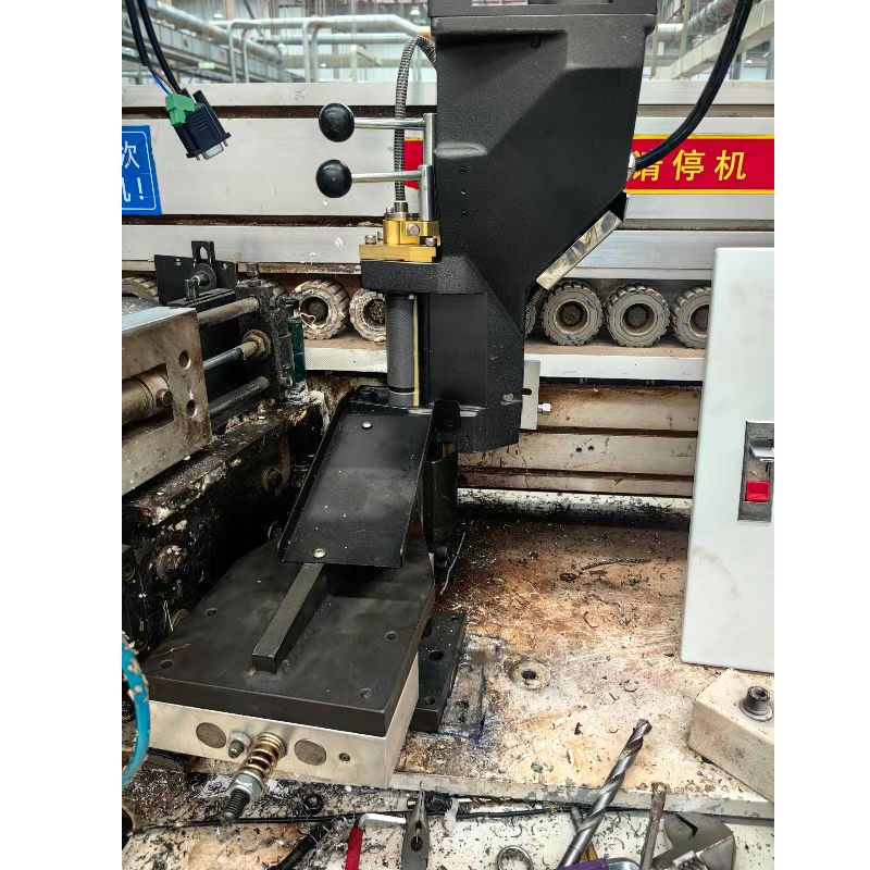 Glue applying shaft assembly