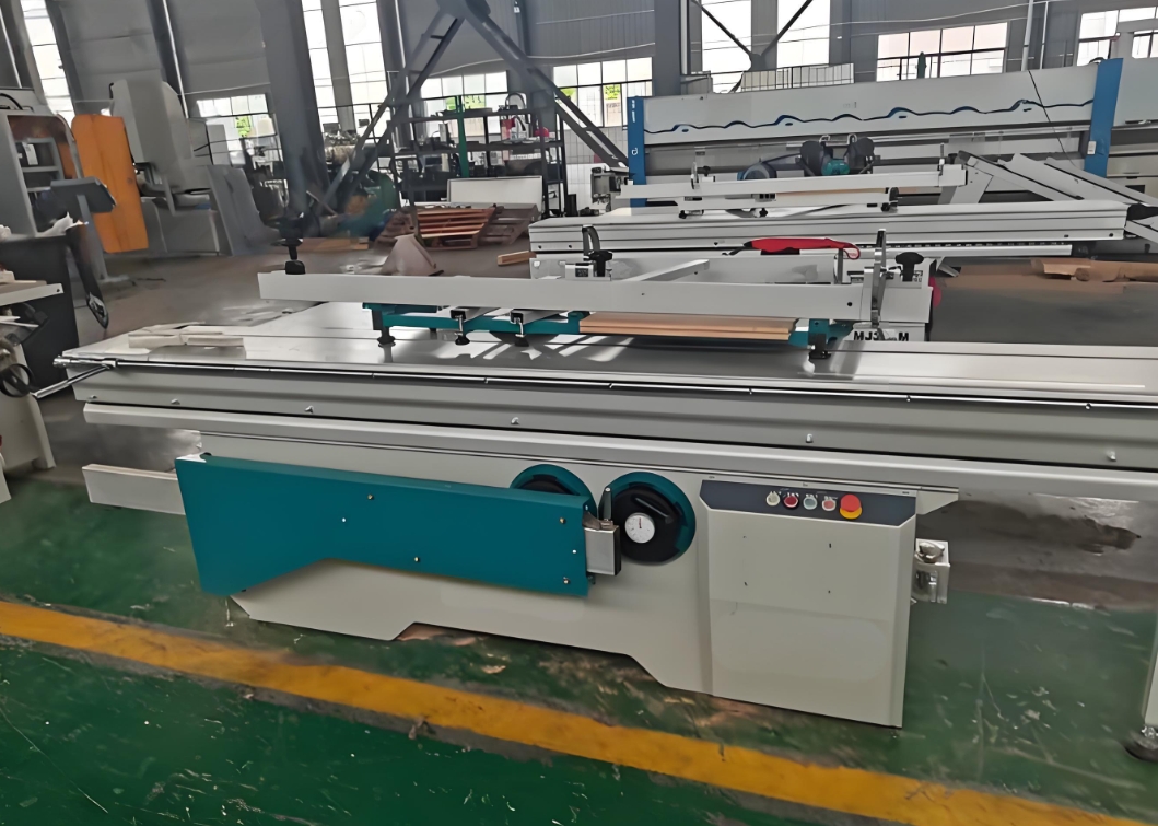 precision sliding table saw
