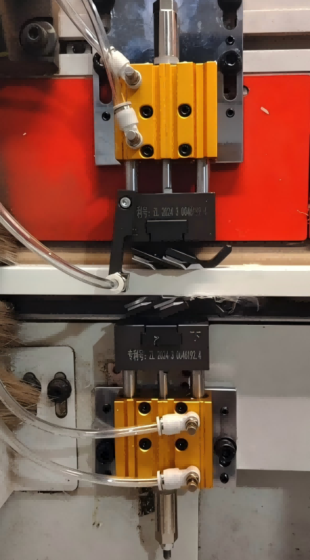 Flexible flat scraping device