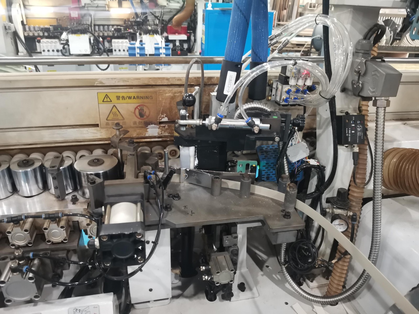 Edge banding glue shaft