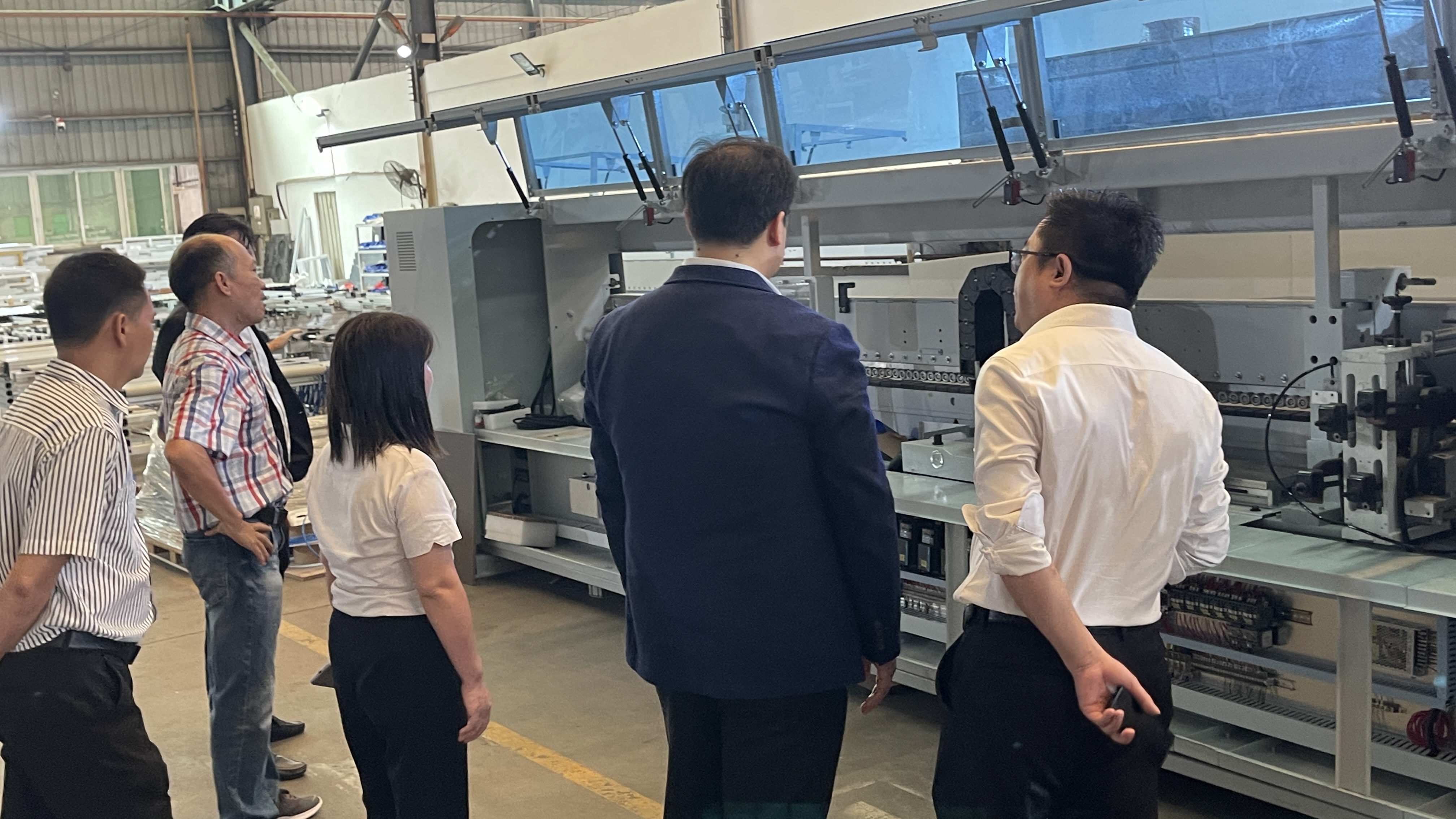 Strengthening Global Partnerships: Vietnamese Delegation Visits Haopai and Confirms Order for Curved Edge Sealing Machine Series