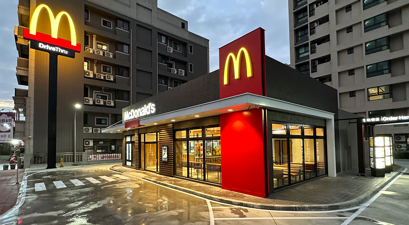 HuaMing plastic acrylic sheet is used for McDonald's outdoor sign