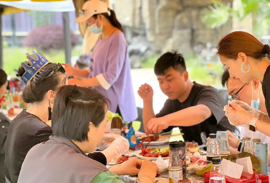 The team-building activities were successfully held The team-building activities were successfully held