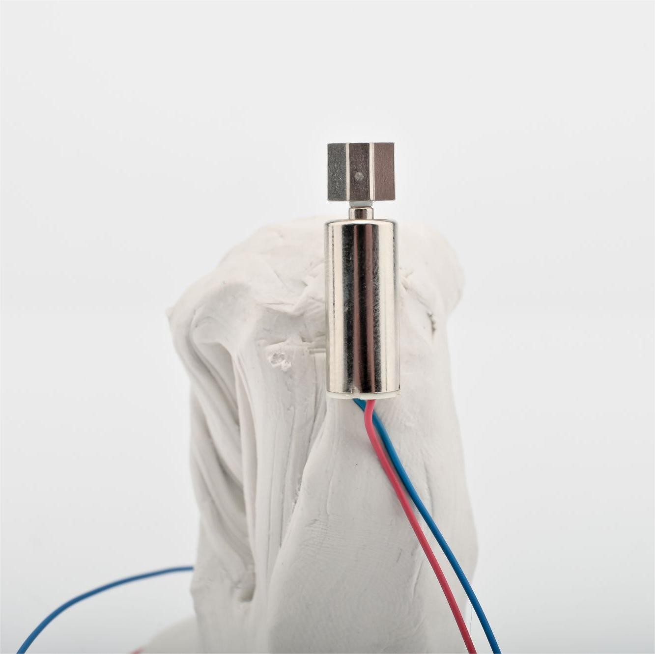 진동에는 어떤 모터를 사용하나요?