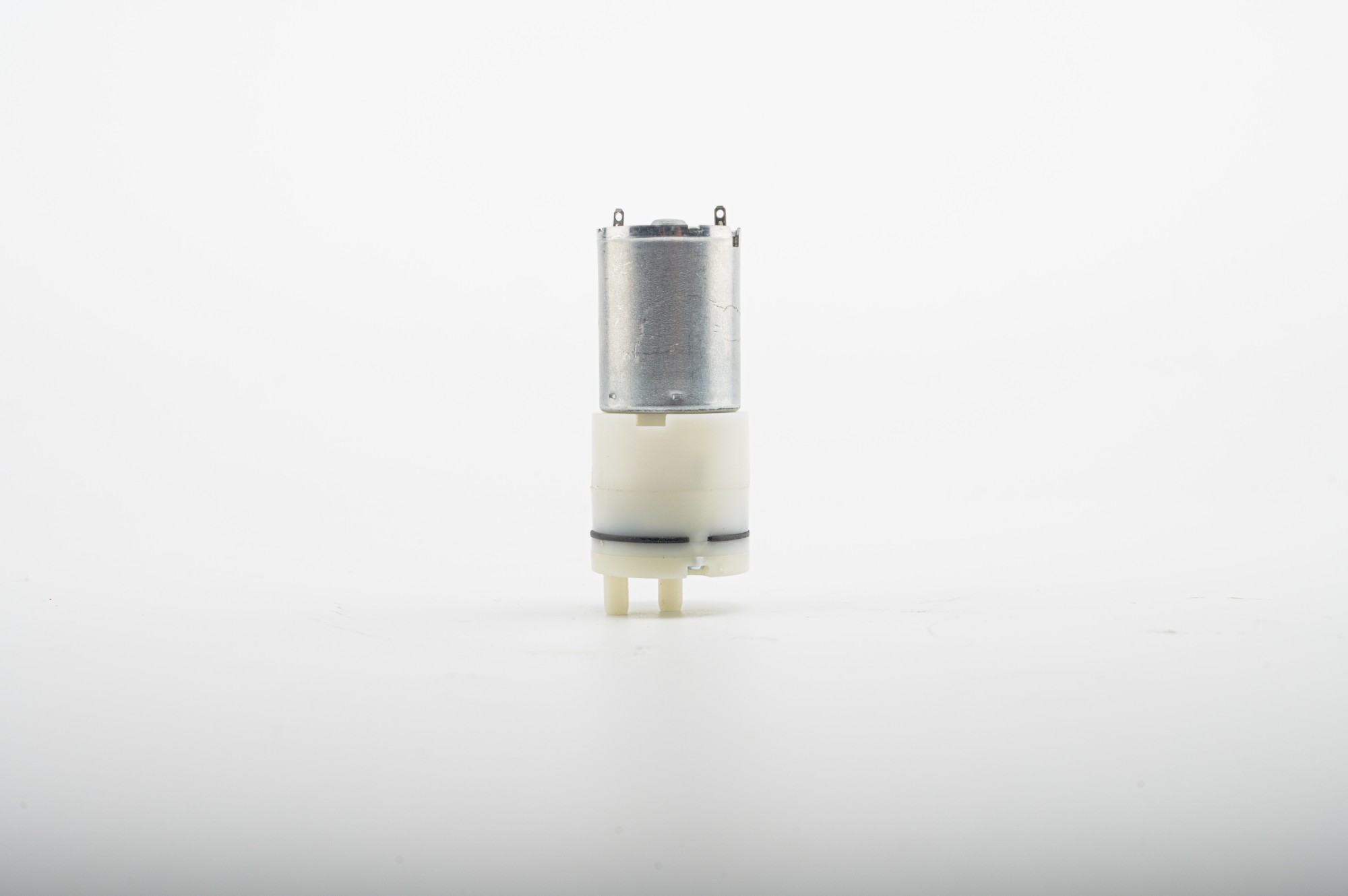 27mm 3.7V 6V 12V 24V DC 370 pump applied in semiconductors, healthcare, and food processing