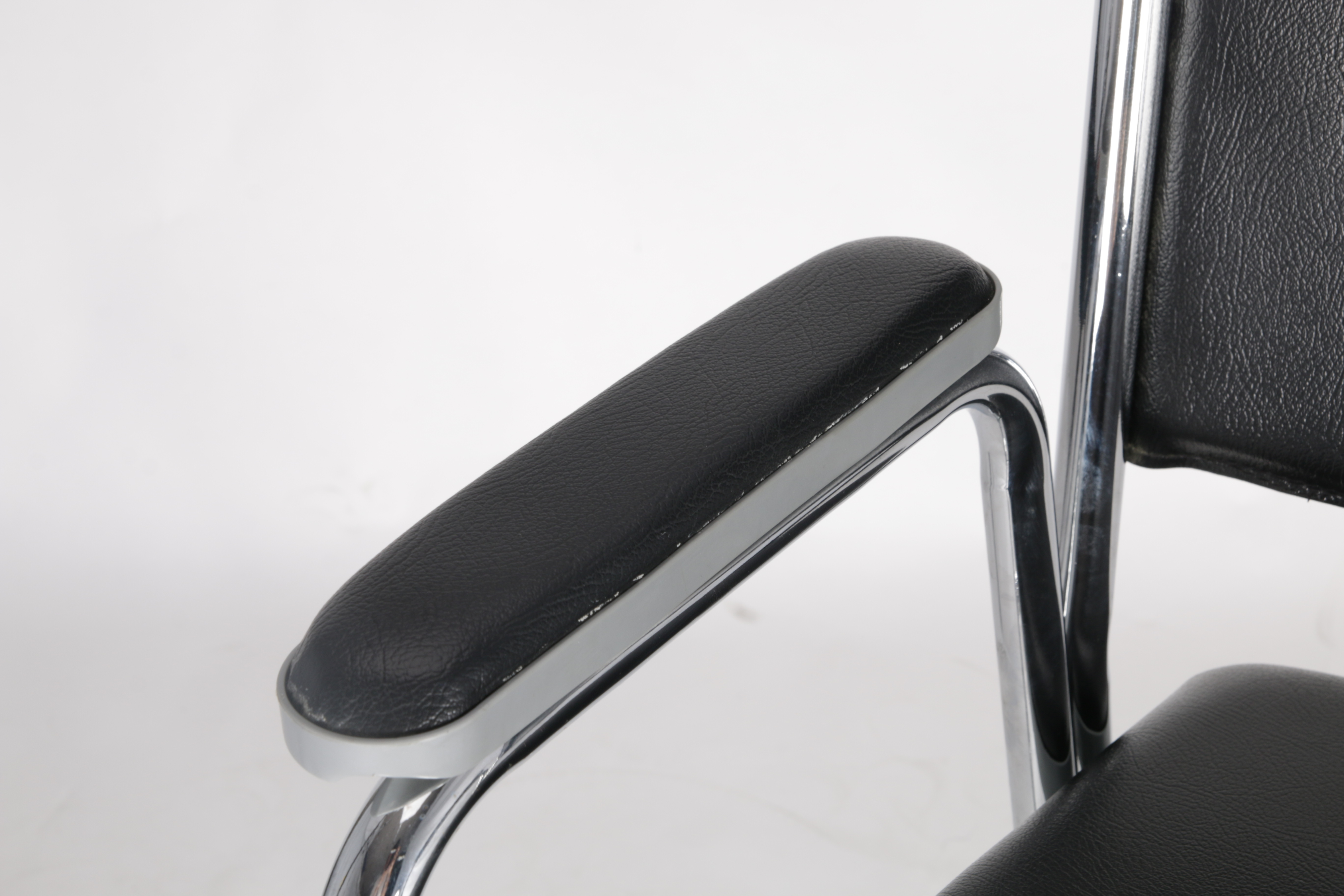 Chrome steel Washable comfortable Commode Chair Rehabilitation Therapy Supplies Delivery Time 20 - 45 Days