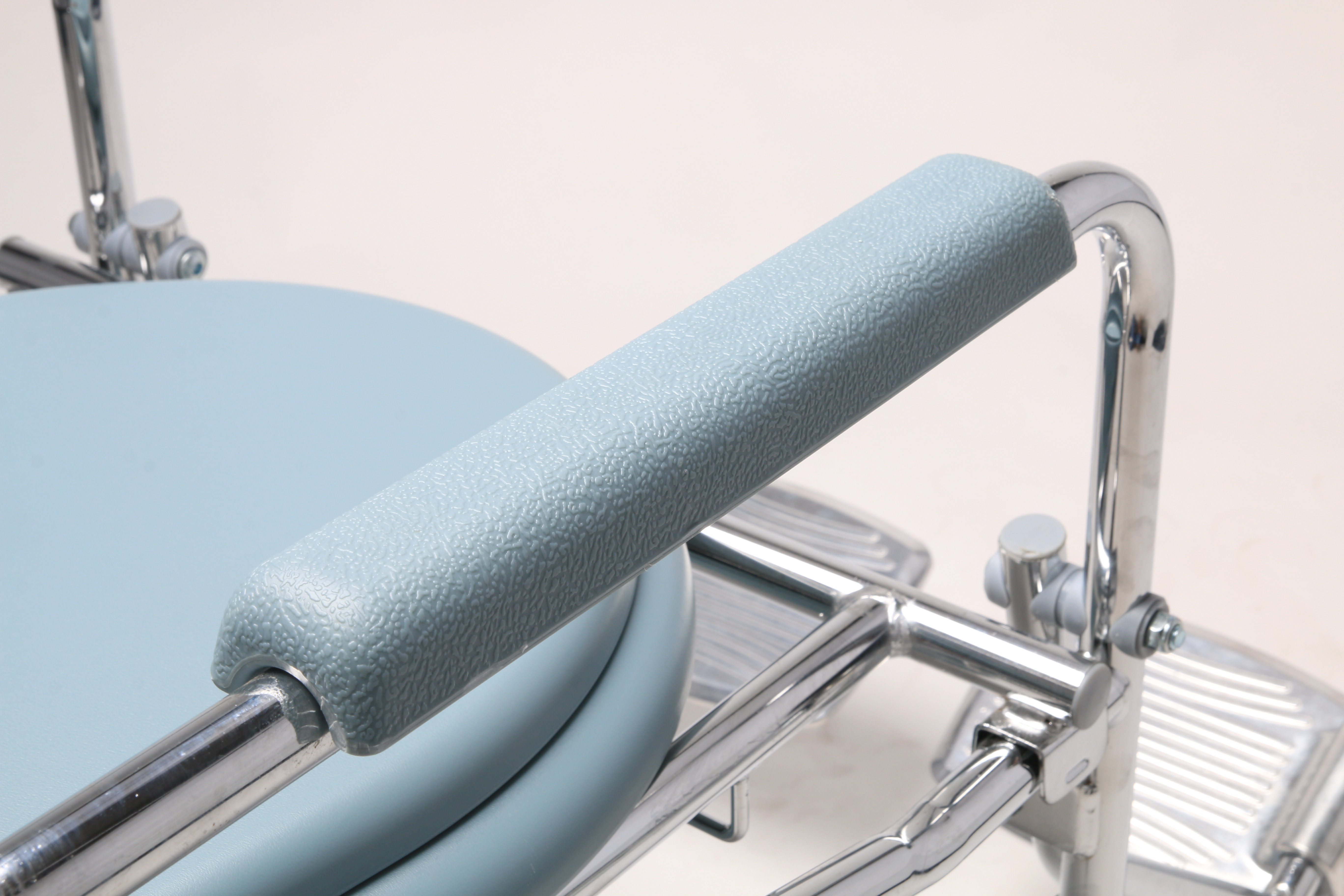 Chrome steel folding frame Flip up legrest Toilet Commode Chair Wheelchair COMMODE CHAIR