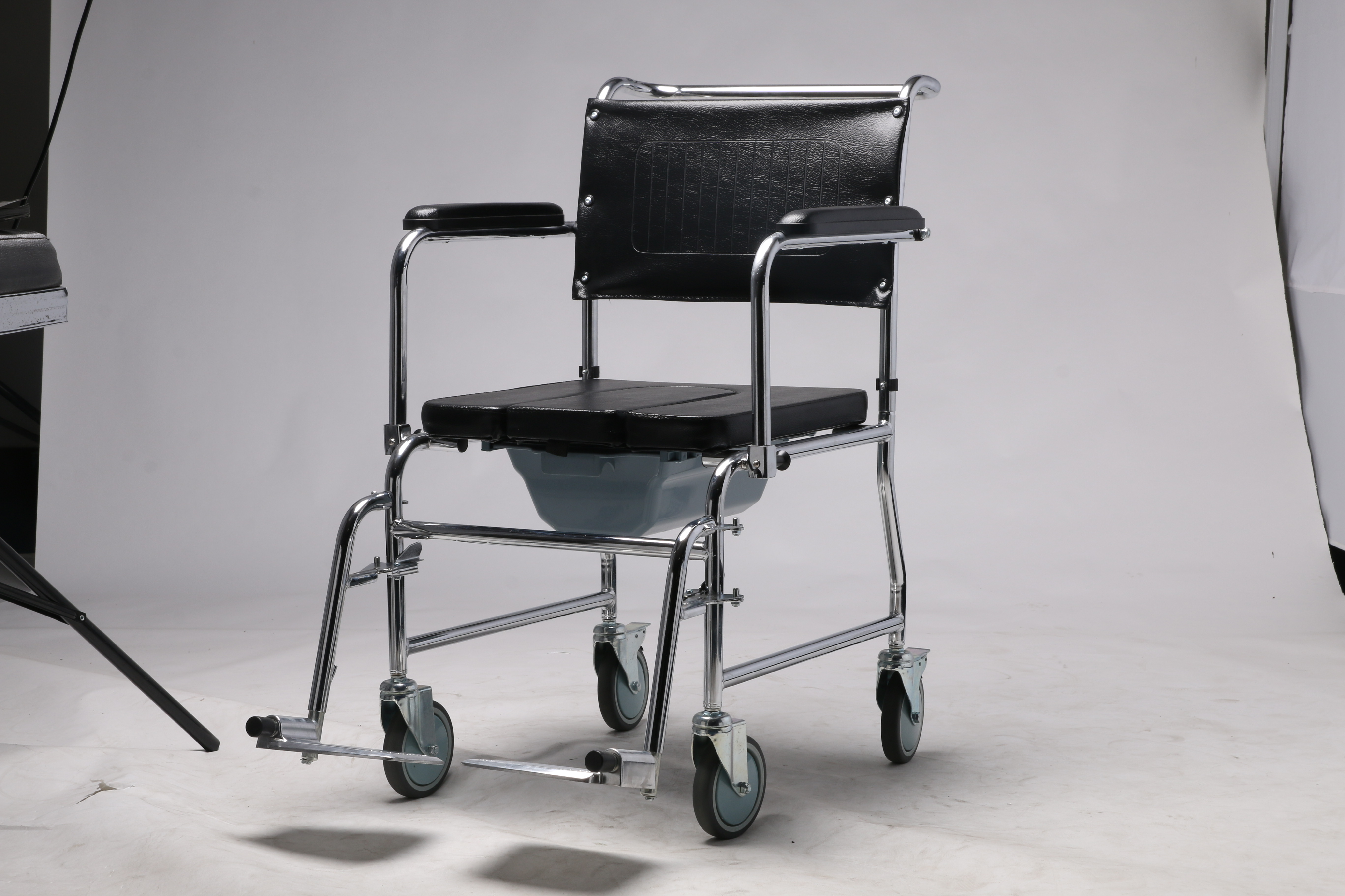 Medical Steel High Strength Commode Wheelchair