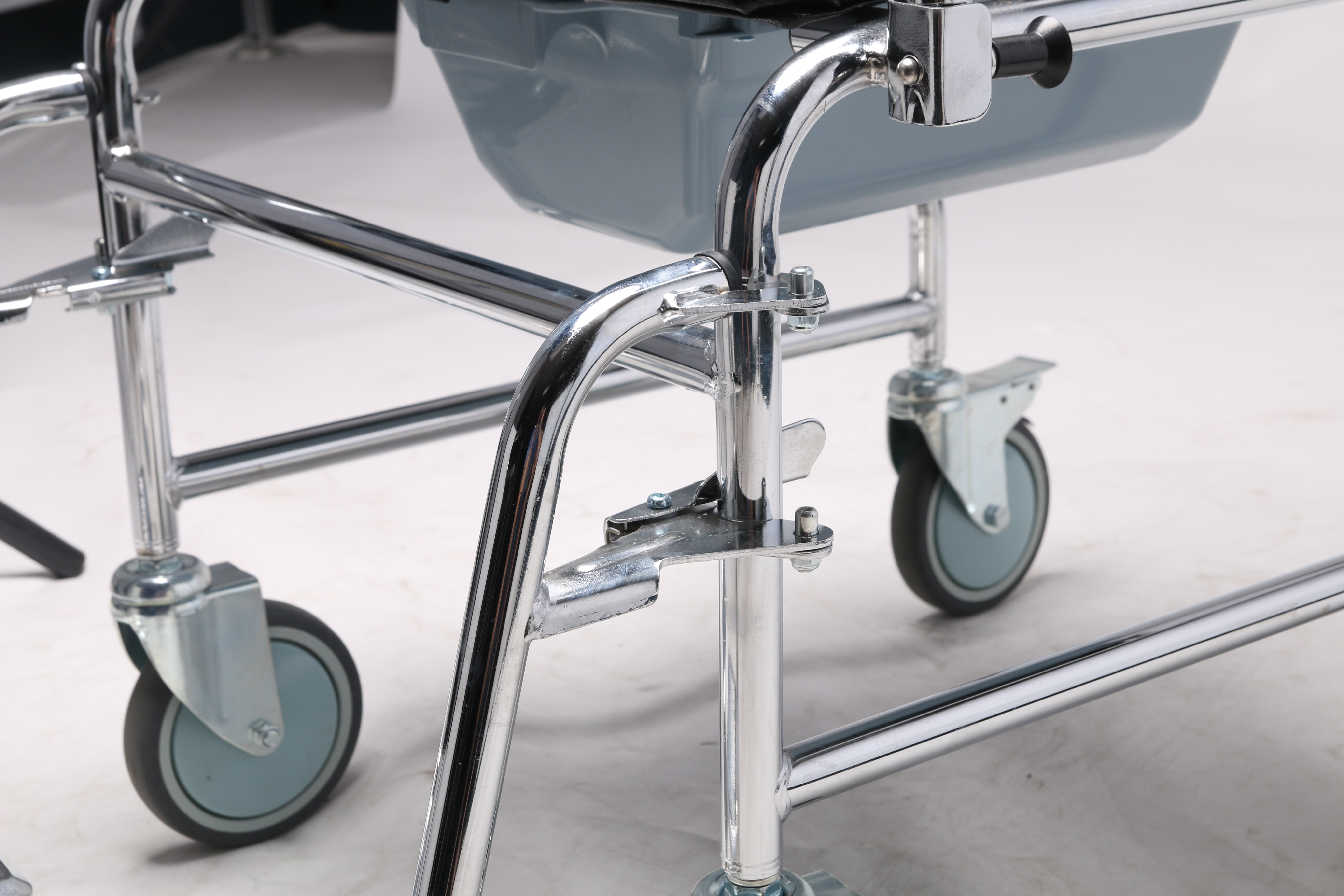 Medical Steel High Strength Commode Wheelchair