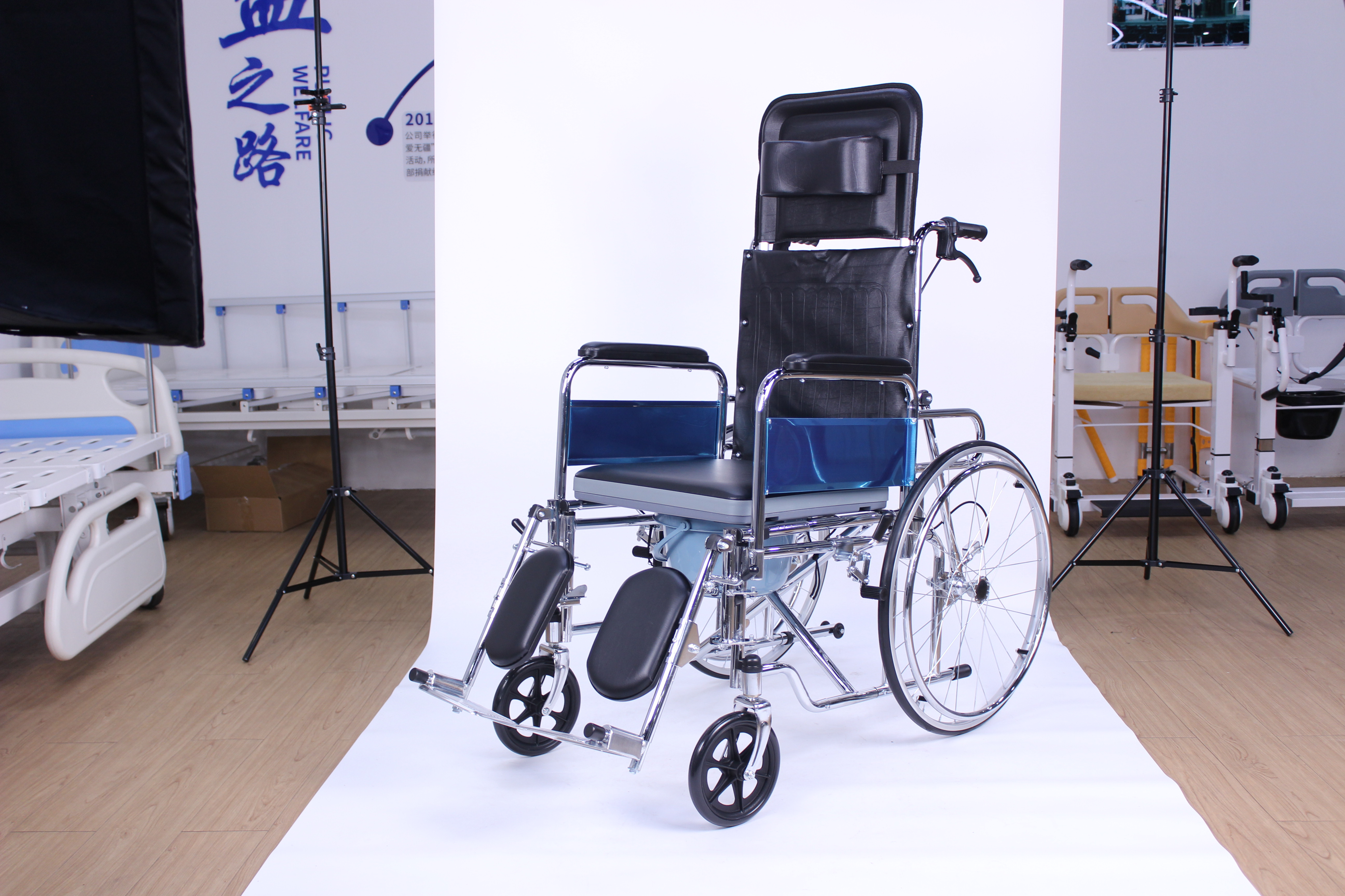 Folding Detachable Armrest Detachable Legrest Toilet Commode Chair Wheelchair COMMODE CHAIR