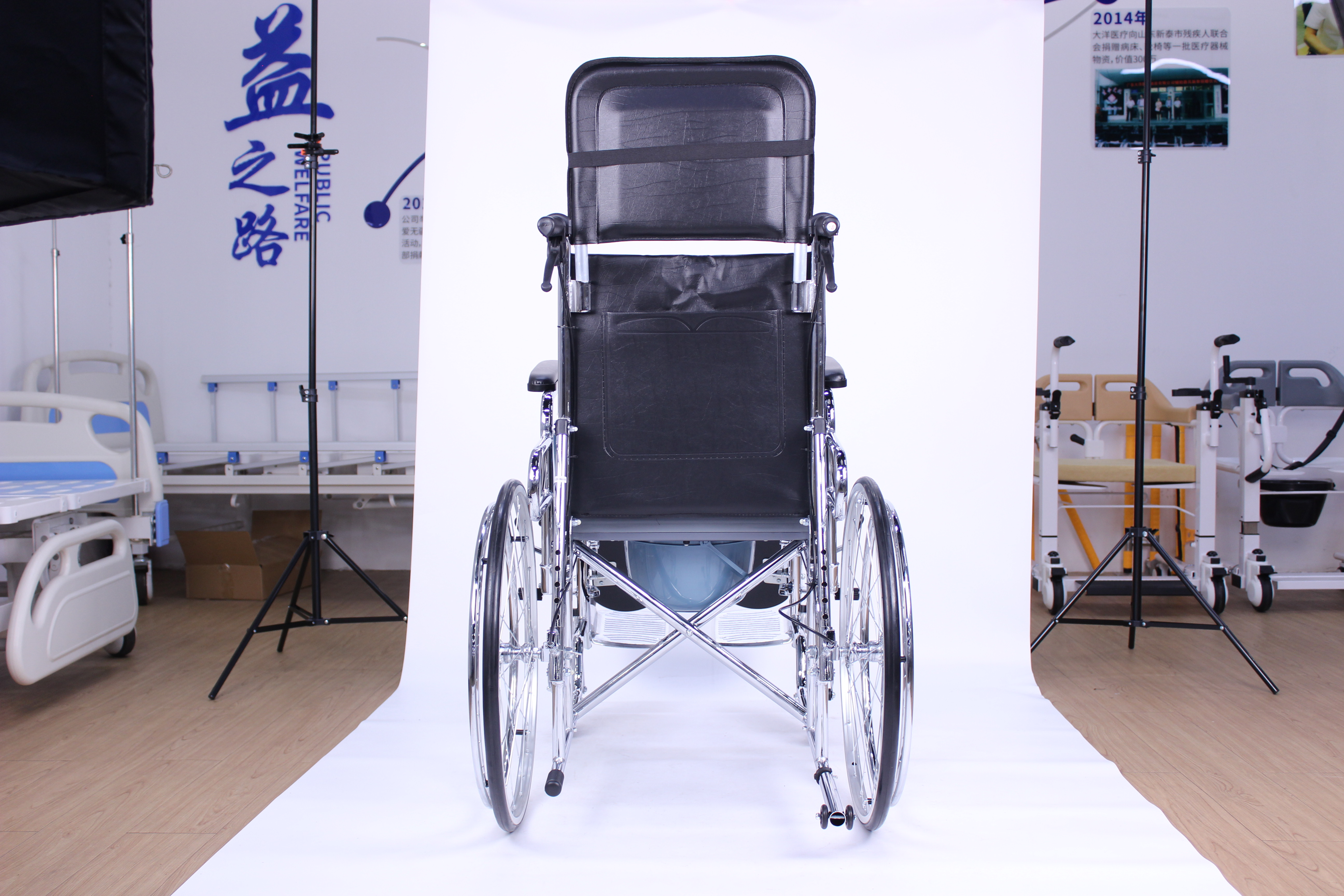 Folding Detachable Armrest Detachable Legrest Toilet Commode Chair Wheelchair COMMODE CHAIR