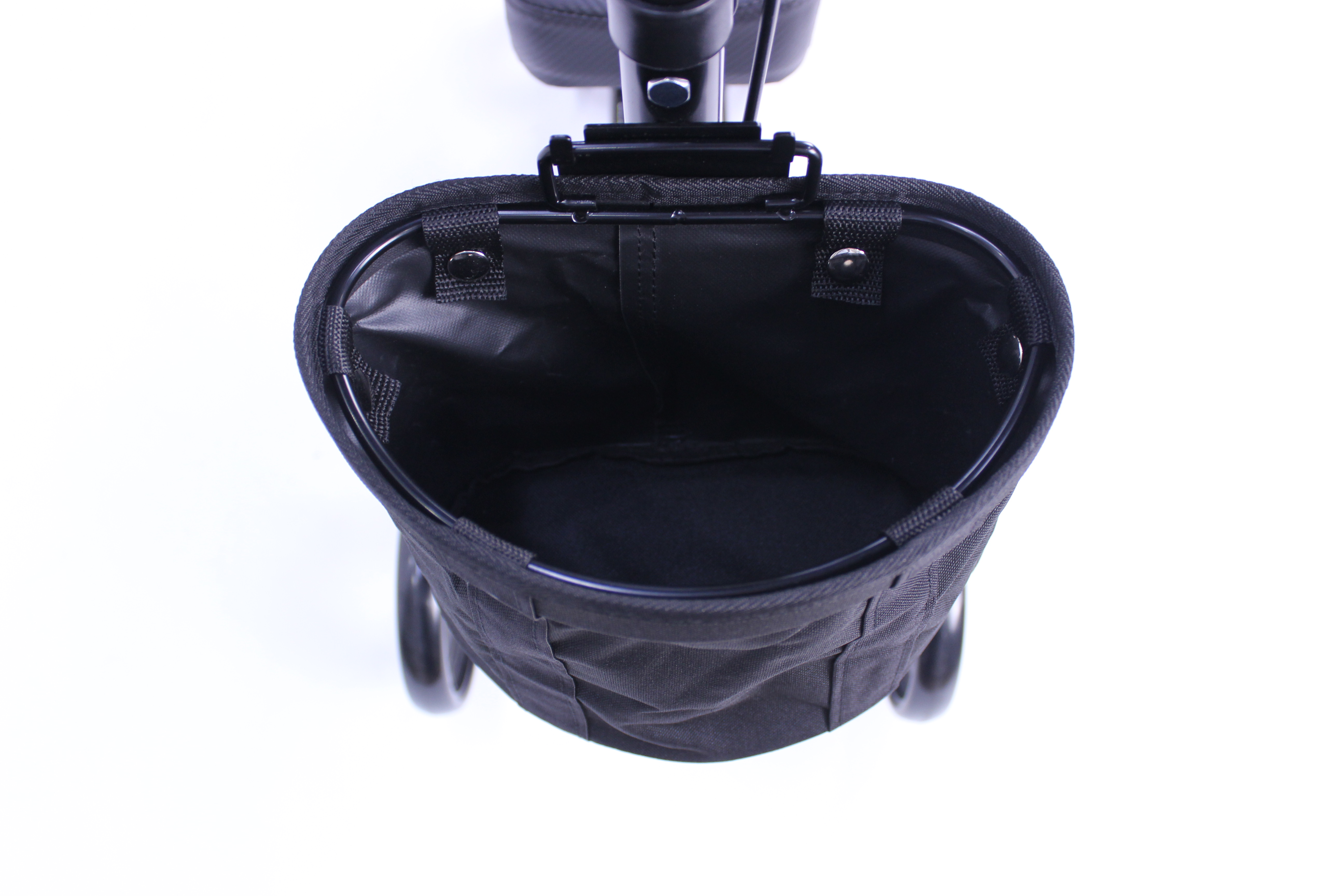 Knee walker for user weak in leg STEERABLE KNEE WALKER