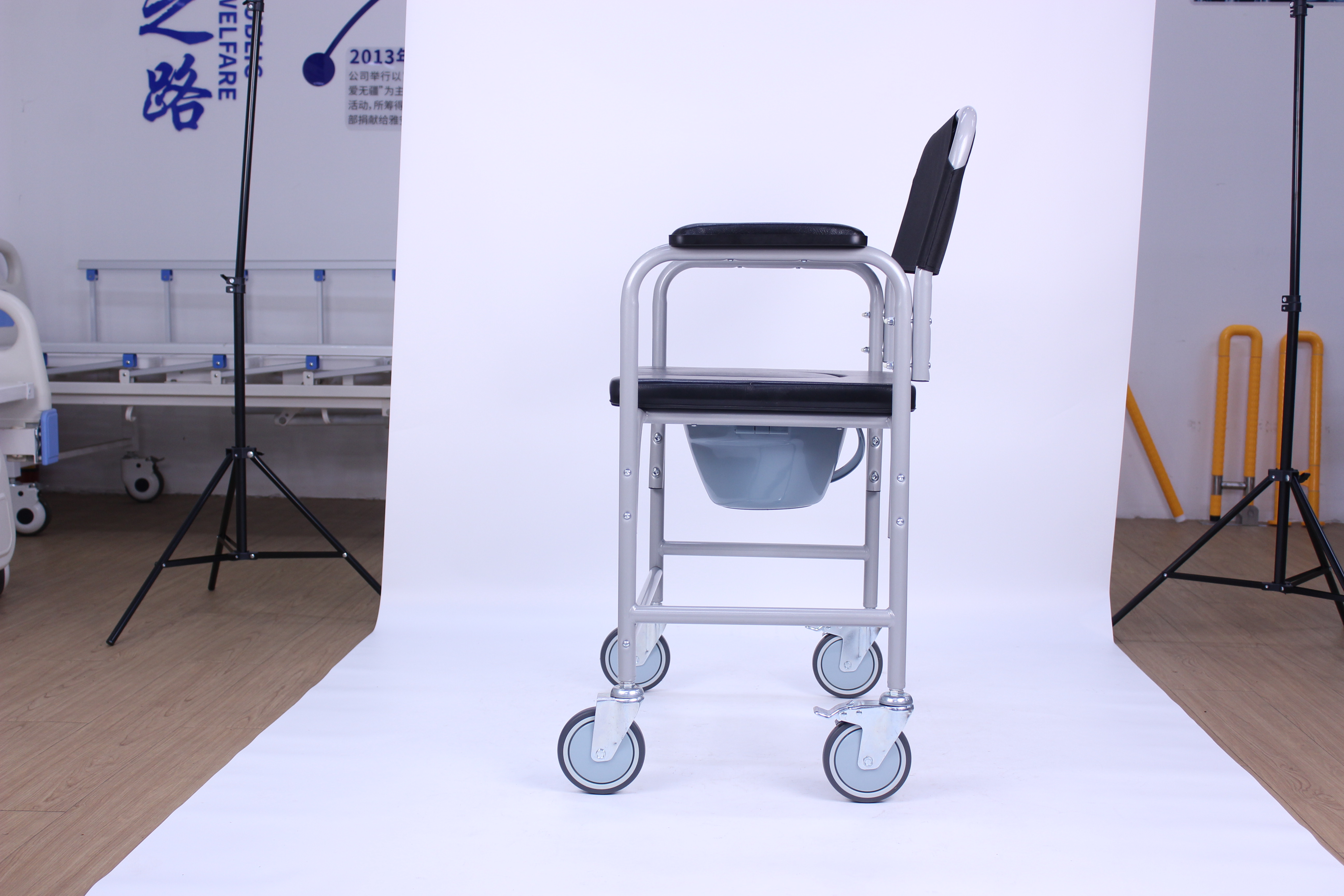 Folding Height Comfortable Adjustable Commode Chair Wheelchair