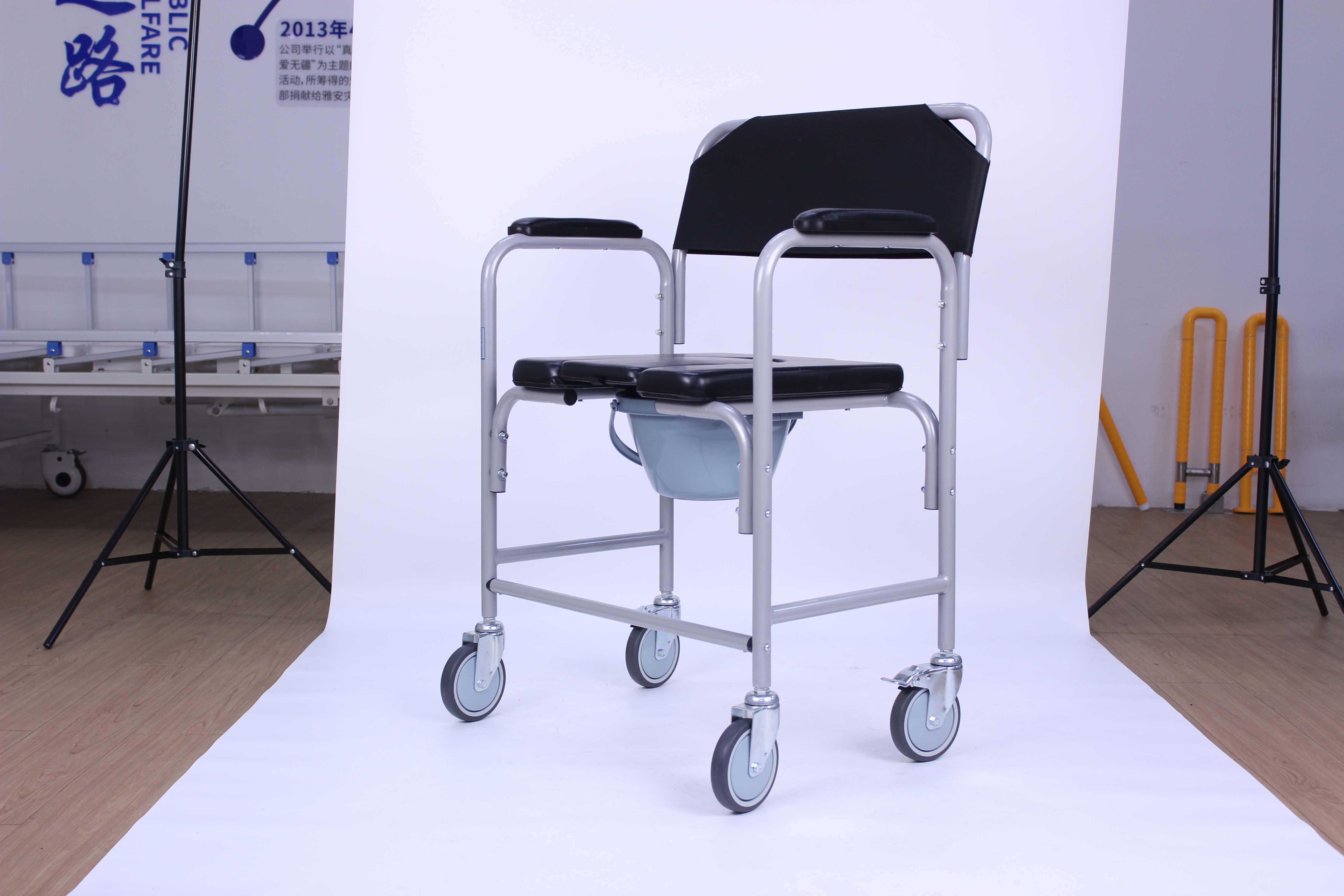 Folding Height Comfortable Adjustable Commode Chair Wheelchair