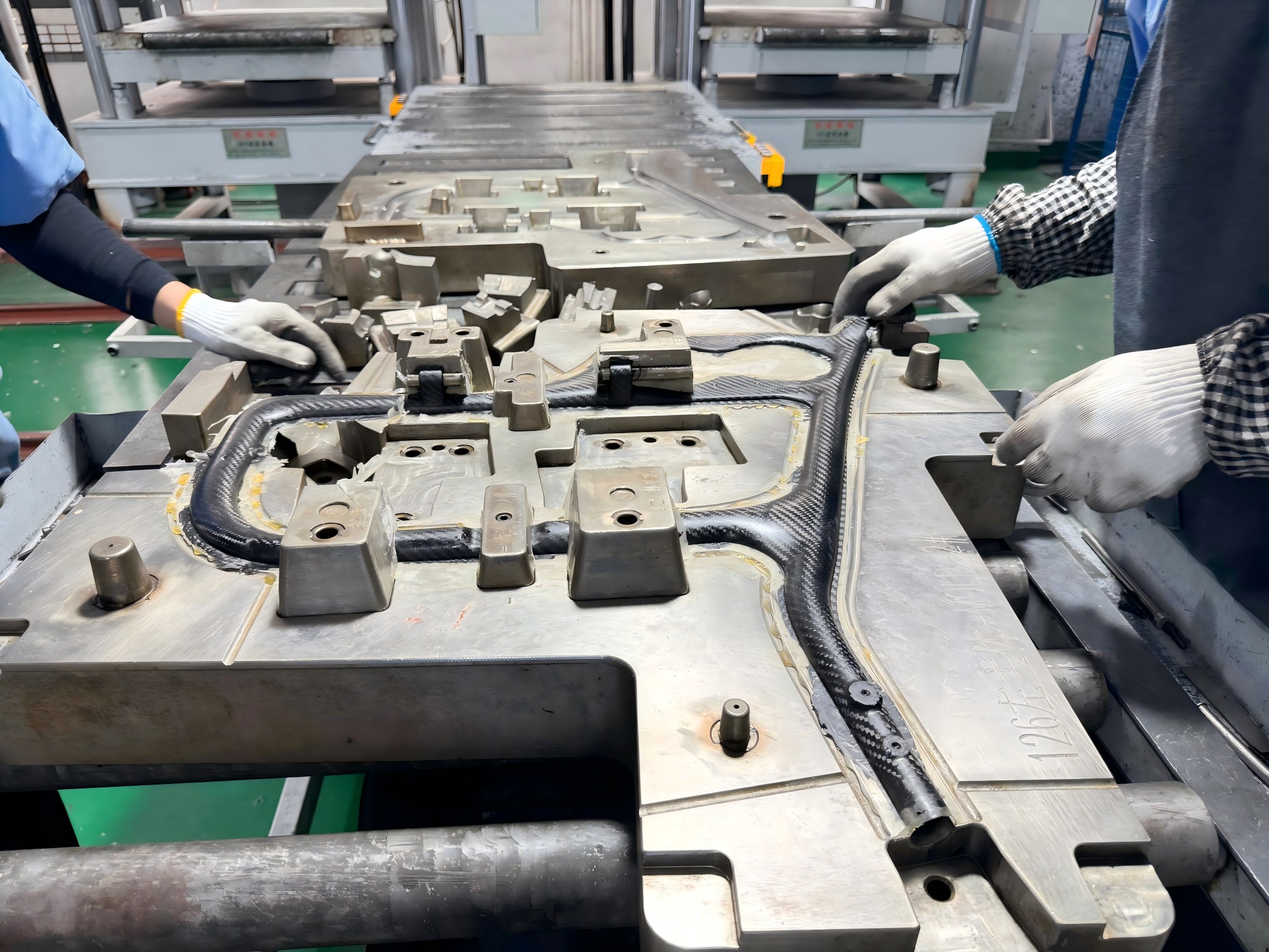 Carbon Fiber Electric Wheelchair Monocoque Molding Equipment