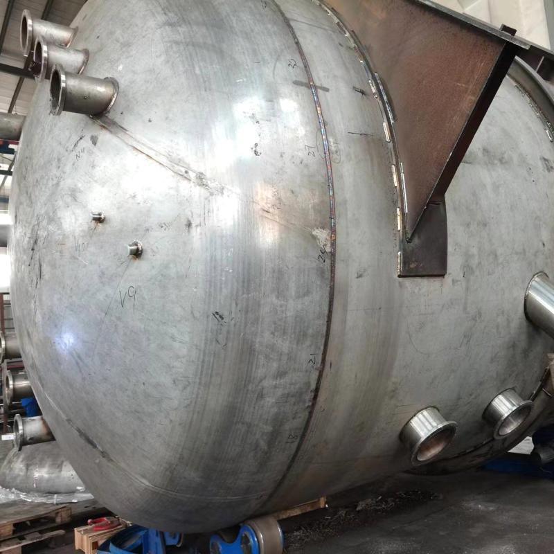 Carbon steel pressure vessel
