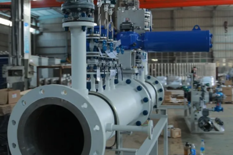 Integration of smart valve positioners with control systems for precise process control and remote data transmission.